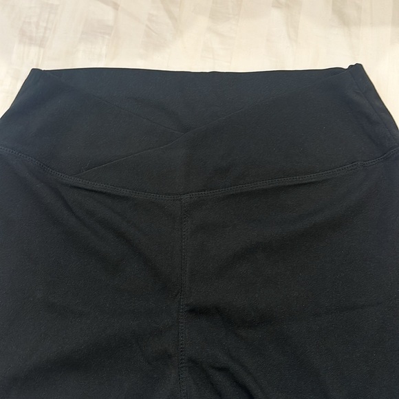 CRISS CROSS GYM SHORTS - Picture 2 of 2